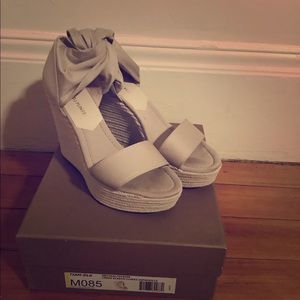 Donald J Pliner Tiam Espadrille